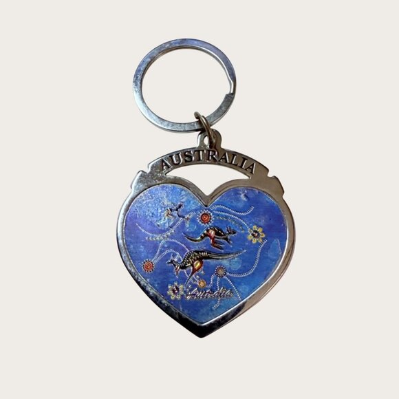 Australia Heart Shaped Keychain Keyring Kangaroo Design Travel Vacation - Picture 1 of 2